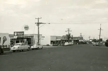 Rothesay Bay shops on Beach Road, looking toward Montgomery Avenue, East Coast Bays. Image: Rothesay Bay shops on Beach Road, looking toward Montgomery Avenue, East Coast Bays.