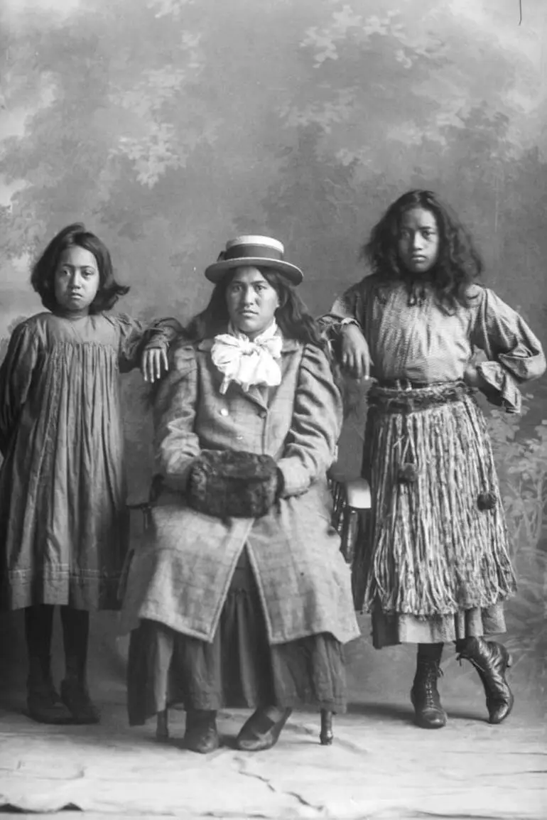 Image: Māori women, 1909