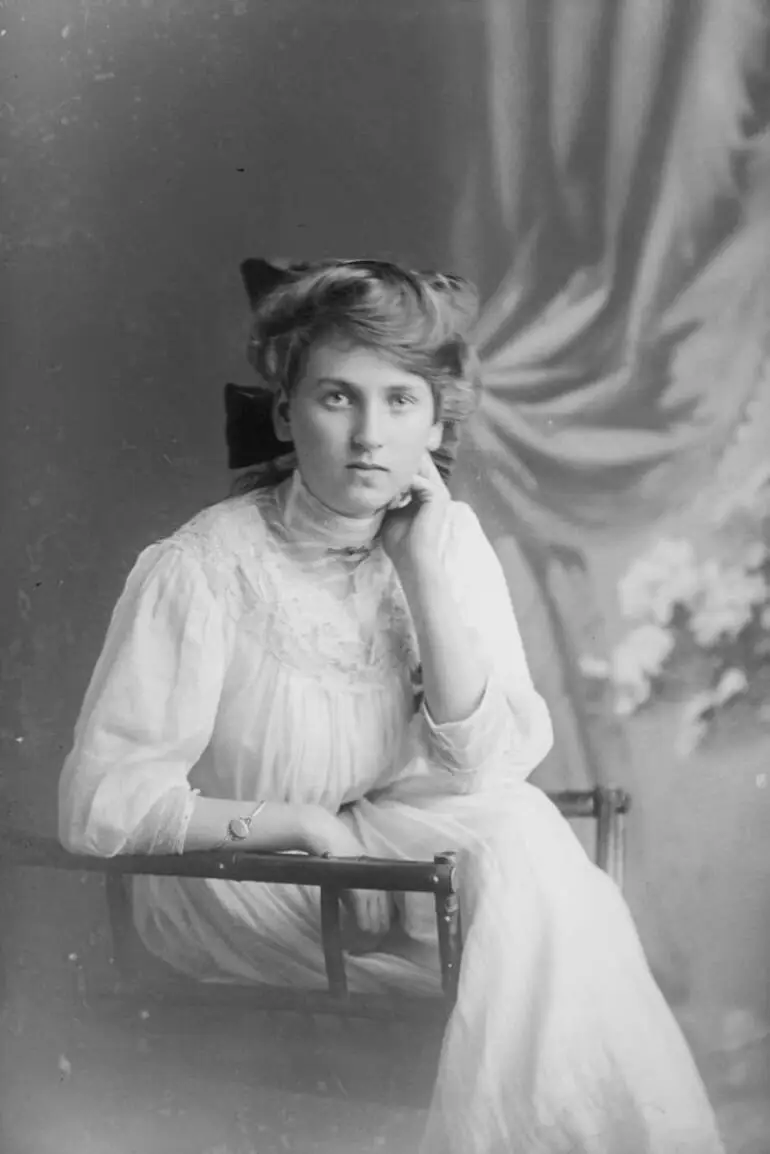 Image: Miss E Morpeth, 1909