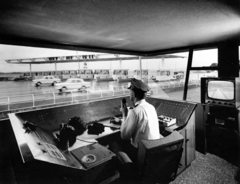 Image: Supervisor in the control room.