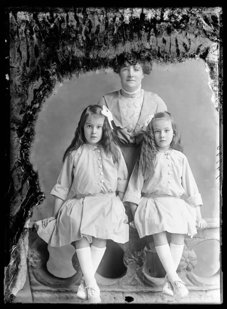 Image: Mrs Langton and two children, 1913