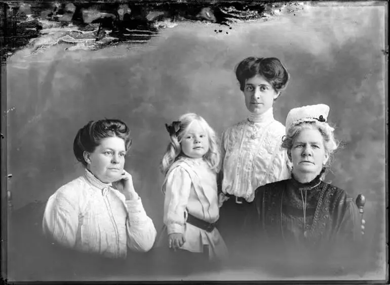 Image: Wooller group, 1911