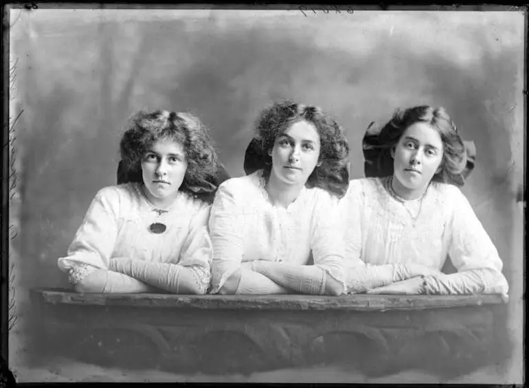 Image: Johnstone group, 1911