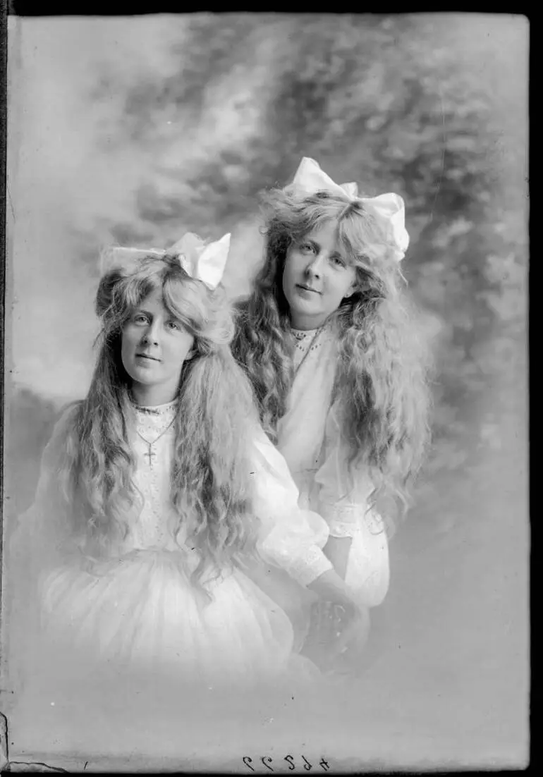 Image: Misses Harding, 1911
