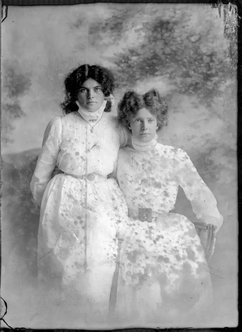 Image: Misses Hallet or Hallett, 1911