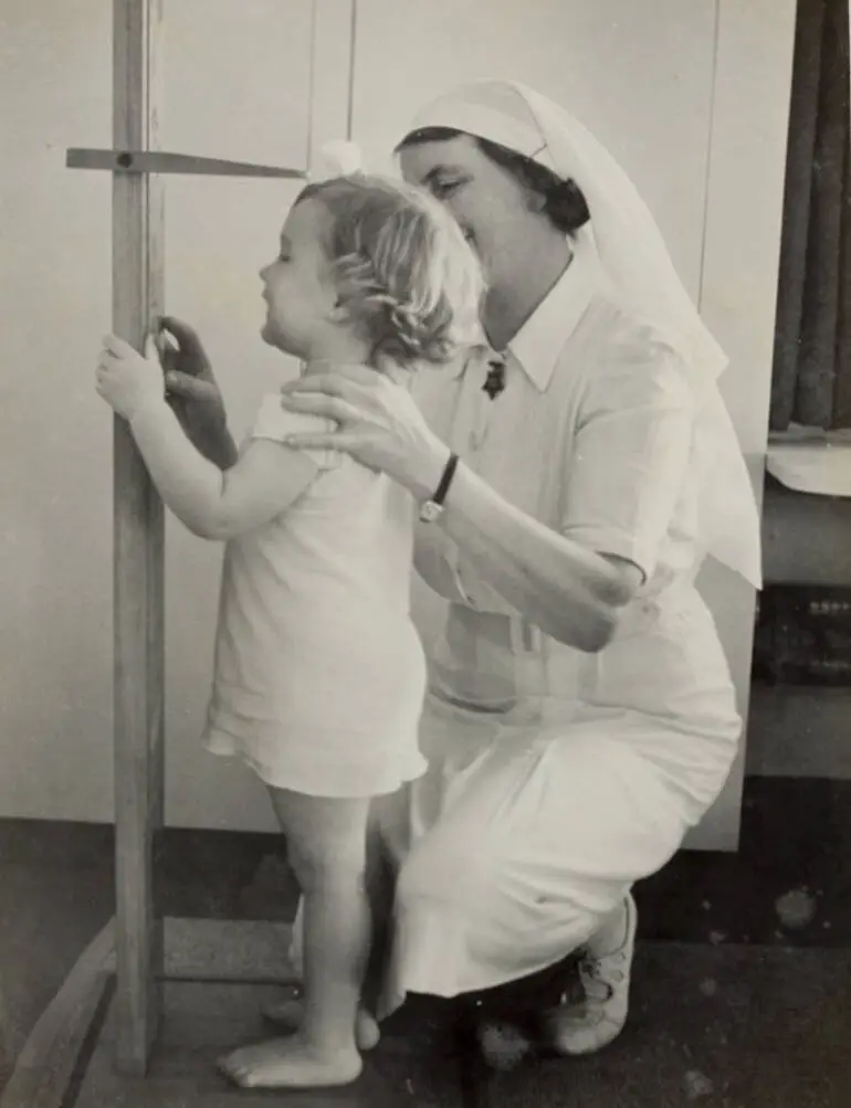 Image: 'How tall?' Auckland, 1947.