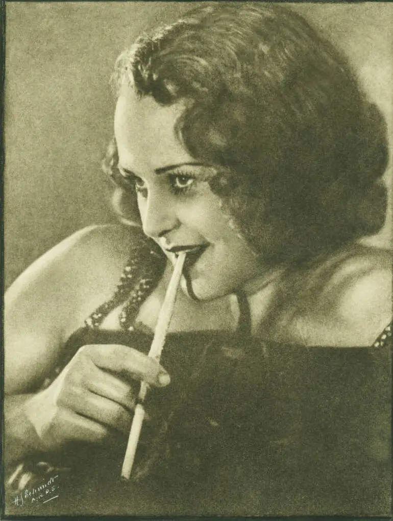 Image: La Cigarette, 1934