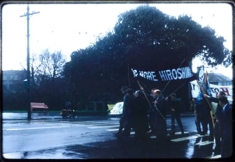 Image: Hiroshima Day march, 6 August 1961