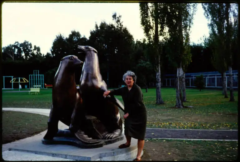 Image: Statues in Queens Park, Invercargill, 1966
