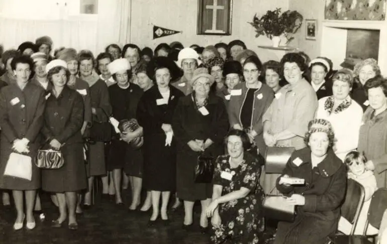 Image: Meals-on-Wheels volunteers, Papatoetoe, 1966