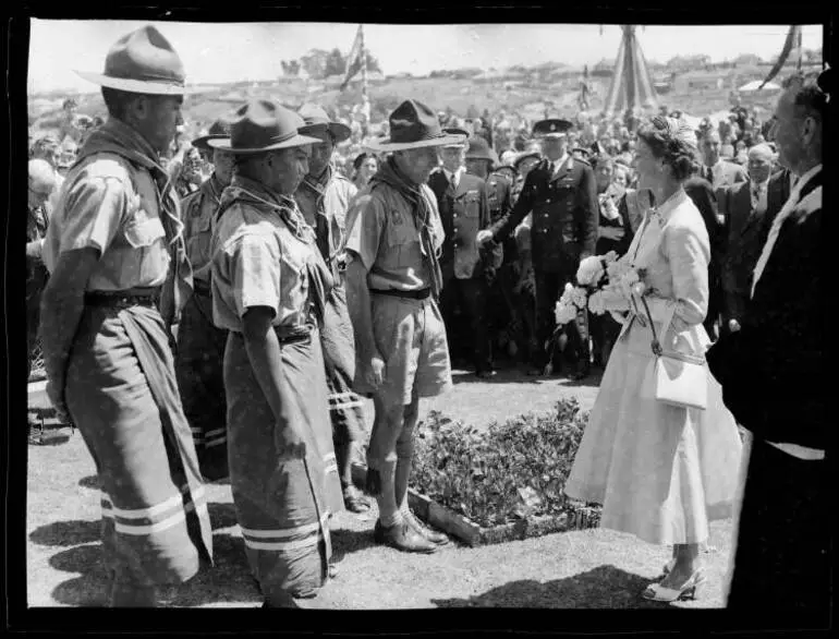 Image: Queen Elizabeth II in Timaru, 1954