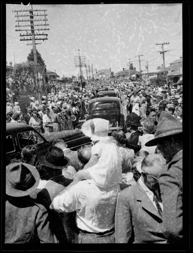Image: Queen Elizabeth II in Timaru, 1954
