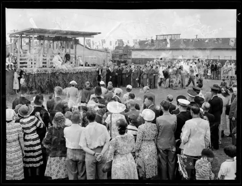 Image: Queen Elizabeth II at Claudelands Show Grounds, 1953