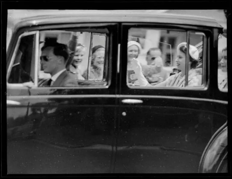 Image: Queen Elizabeth II in Hamilton, 1953