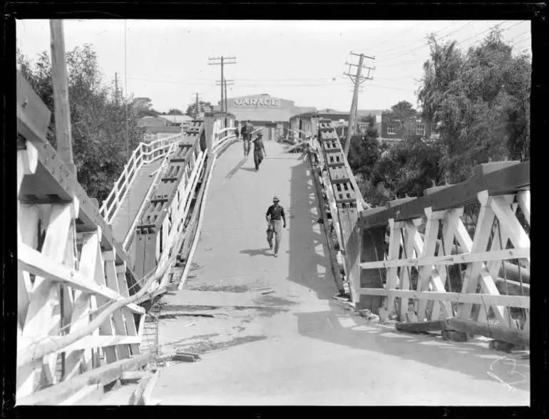Image: Wairoa Bridge, Napier Earthquake, 1931