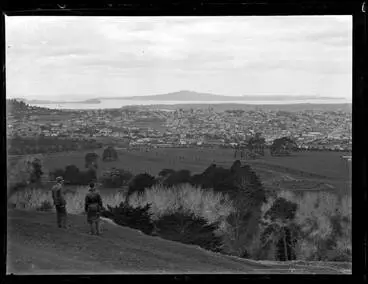 Cornwall Park and Remuera from One Tree Hill Image: Cornwall Park and Remuera from One Tree Hill