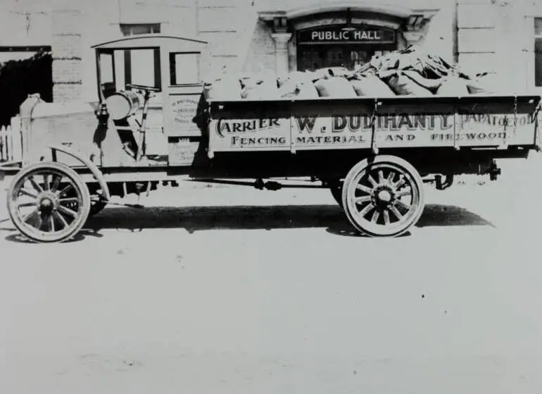 Image: Delivery truck, Papatoetoe, ca 1920.