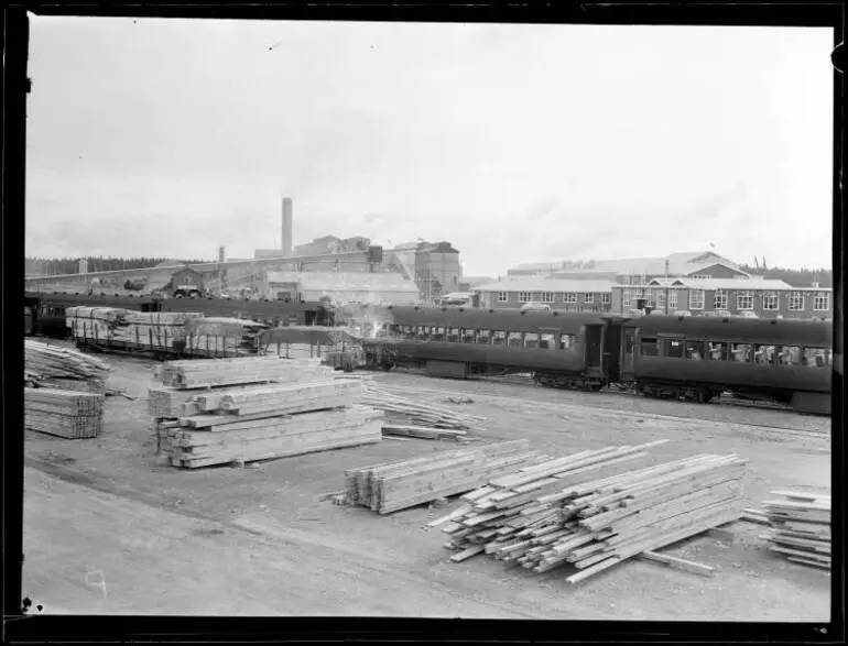 Image: Kinleith Pulp and Paper Mill official opening, 1954