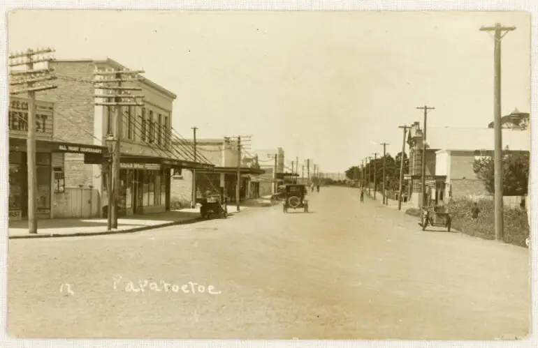 Image: View of St George Street, Papatoetoe, ca 1925