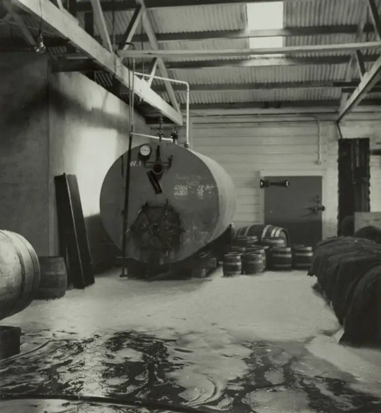 Image: Interior view, Waitemata Brewery, Ōtāhuhu, ca 1929.