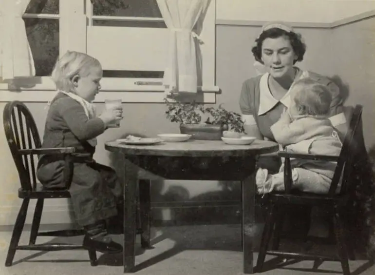 Image: Karitane nurse with children, Auckland, 1947
