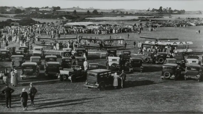 Image: Kingsford Smith at Māngere, 1928