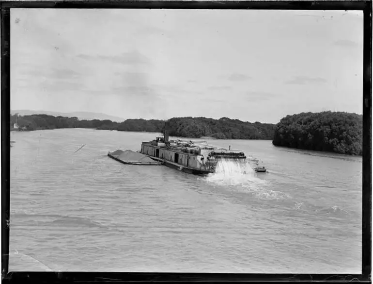 Image: PS Rawhiti II on the Waikato River
