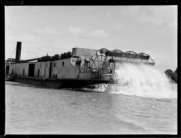Image: PS Rawhiti II on the Waikato River