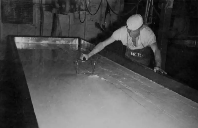 Image: Cutting the junket, East Tamaki cheese factory, 1950s