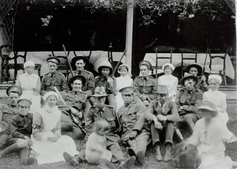 Image: Convalescent troops at Puhi Nui, ca 1917