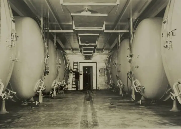 Image: Interior view, Waitemata Brewery, Ōtāhuhu, ca 1929.