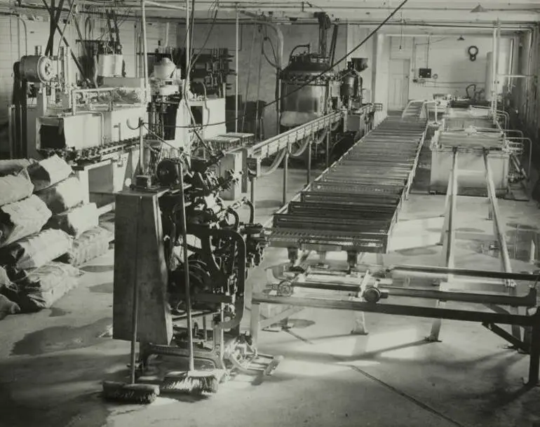 Image: Interior view, Waitemata Brewery, Ōtāhuhu, ca 1929
