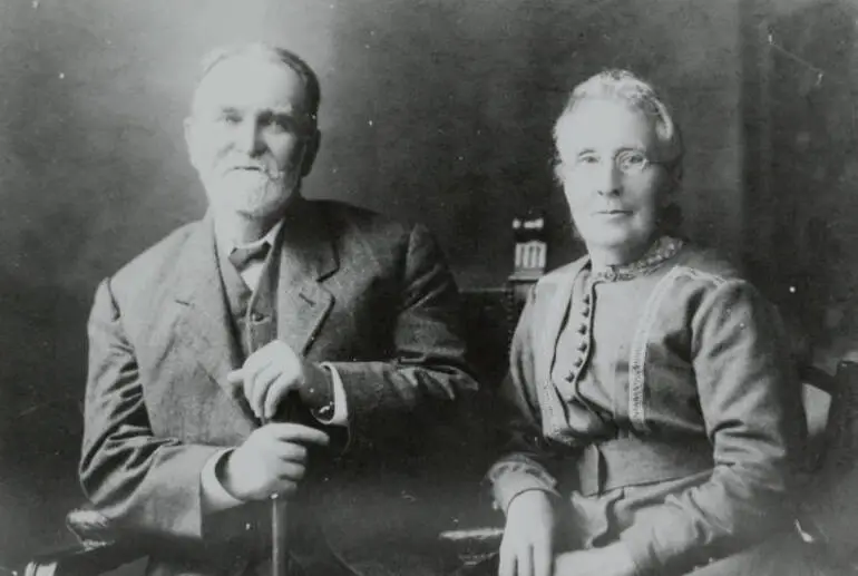 Image: Portrait of Archibald and Alice Wallace, ca 1910
