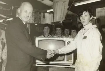 Champion cash-handler, Papatoetoe, 1967 Image: Champion cash-handler, Papatoetoe, 1967