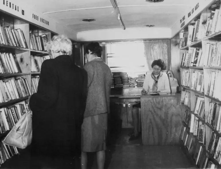 Image: Mobile library, Papatoetoe, 1971