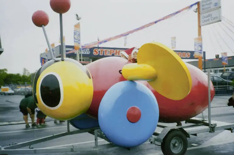 Image: Buzzy bee, Papatoetoe, 2002
