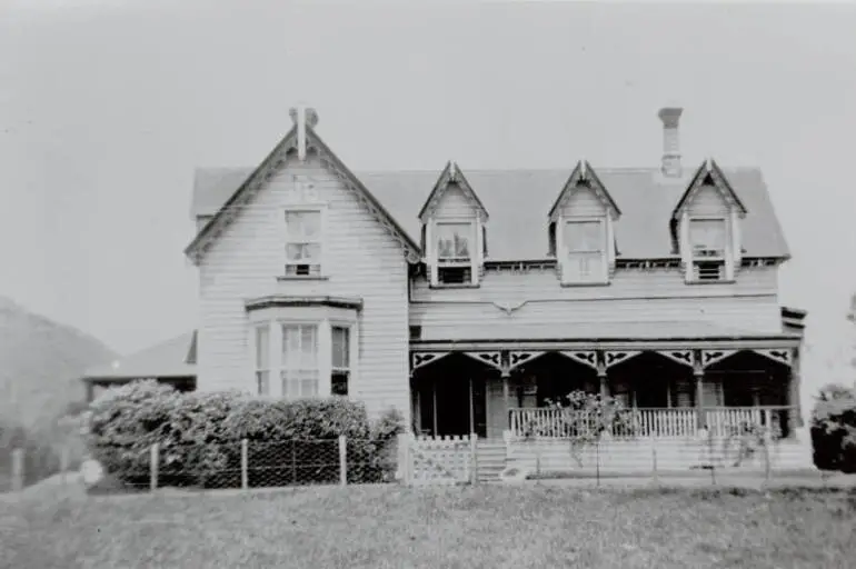 Image: McLaughlin homestead, Wiri, ca 1895