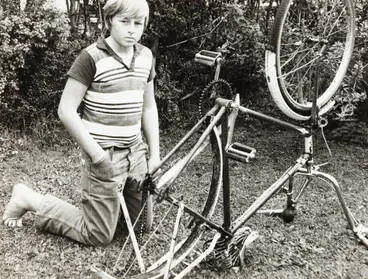 Image: Stolen wheel, Papatoetoe, 1971