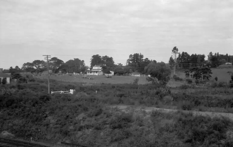 Image: Old house behind Swanson railway station.