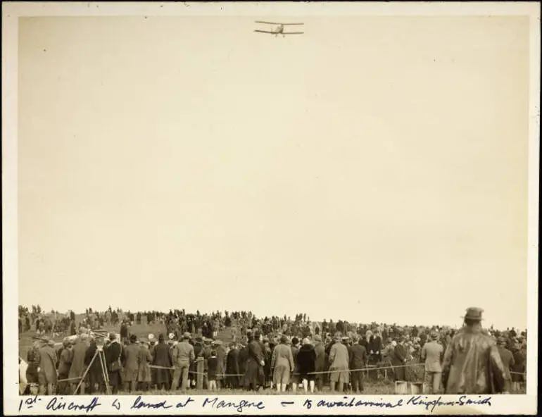 Image: Waiting for Kingsford Smith, Māngere, 1928