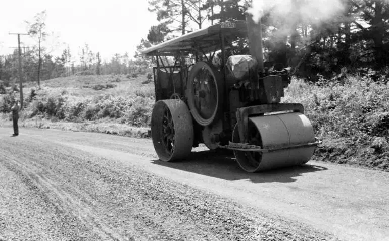 Image: Traction engine at road works near Swanson.