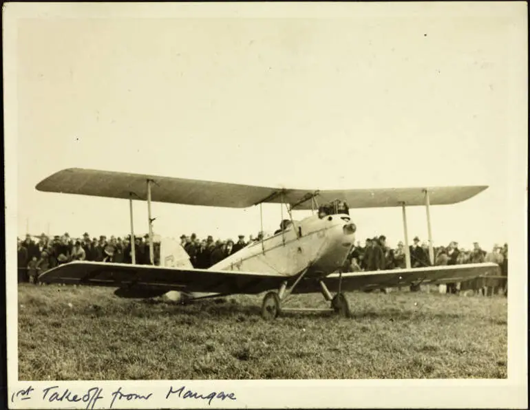 Image: Preparing for takeoff, Māngere, 1928