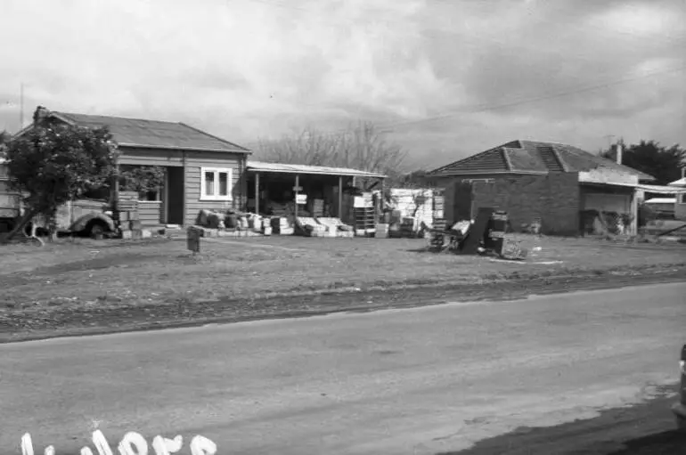 Image: Fruit stall on Swanson Road, Henderson.