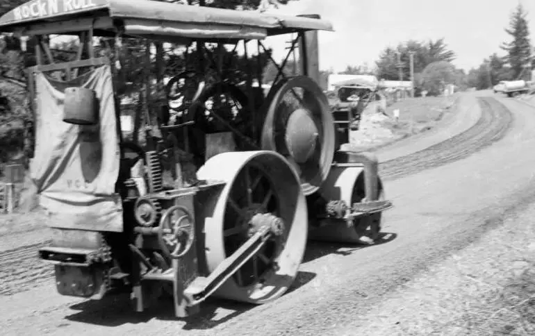 Image: Traction engine at road works near Swanson.