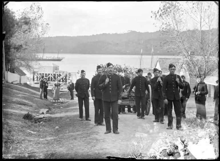 Image: Soldiers in Rawene, 1898