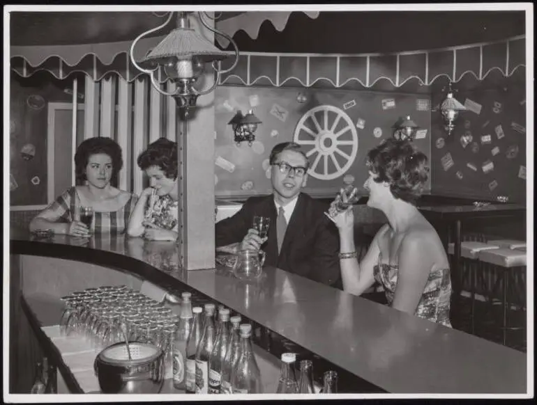 Image: Travel Bar, Wairakei Hotel