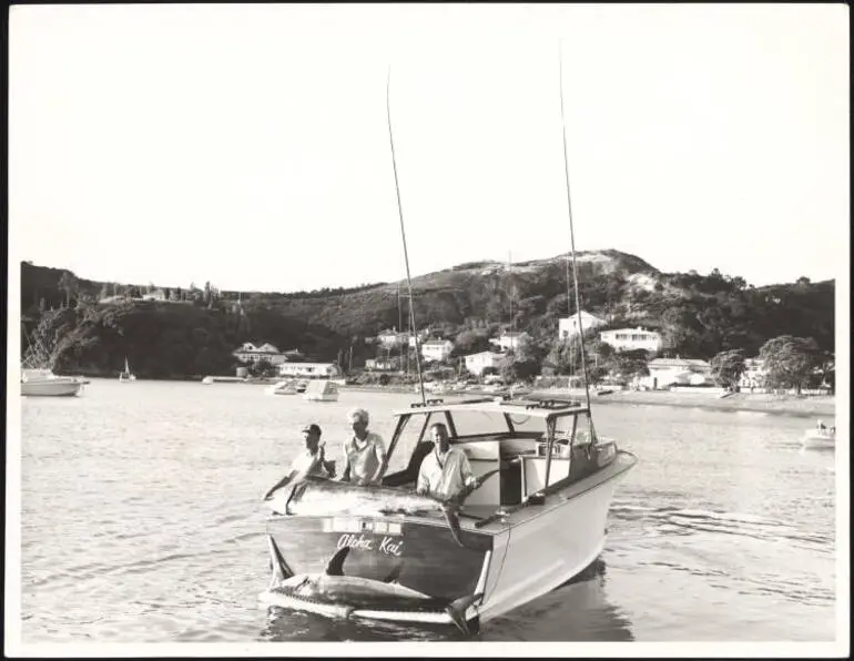 Image: Competitors in a deep sea fishing contest on the launch 'Aloha Kai"