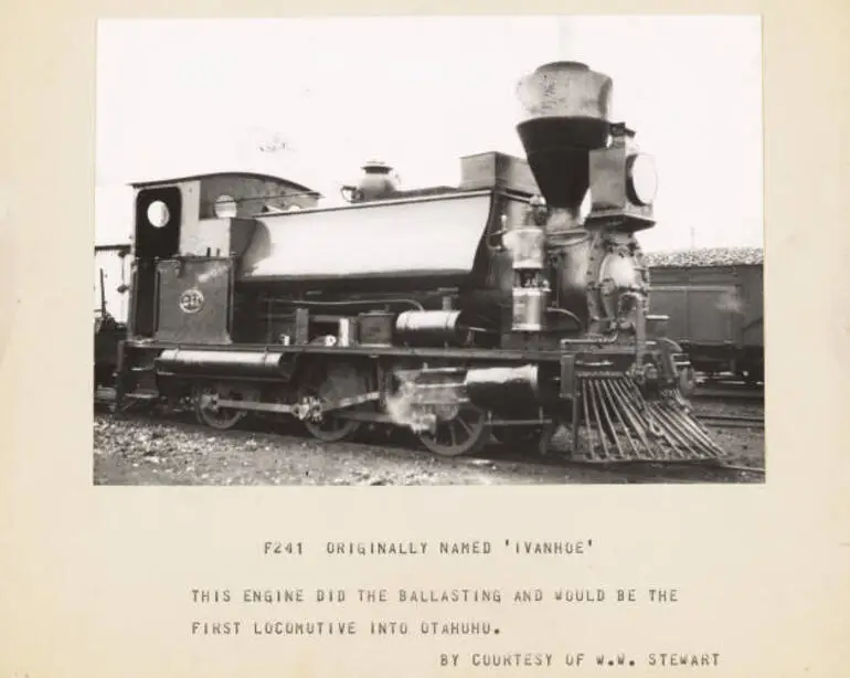 Image: The 'Ivanhoe', the first train into Ōtāhuhu