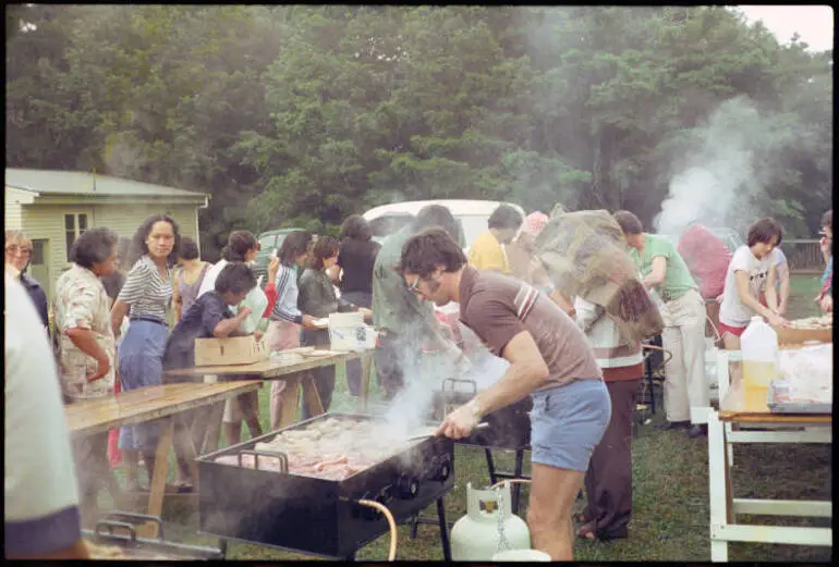 Image: Barbeque at Totara Park, Manurewa, 1983