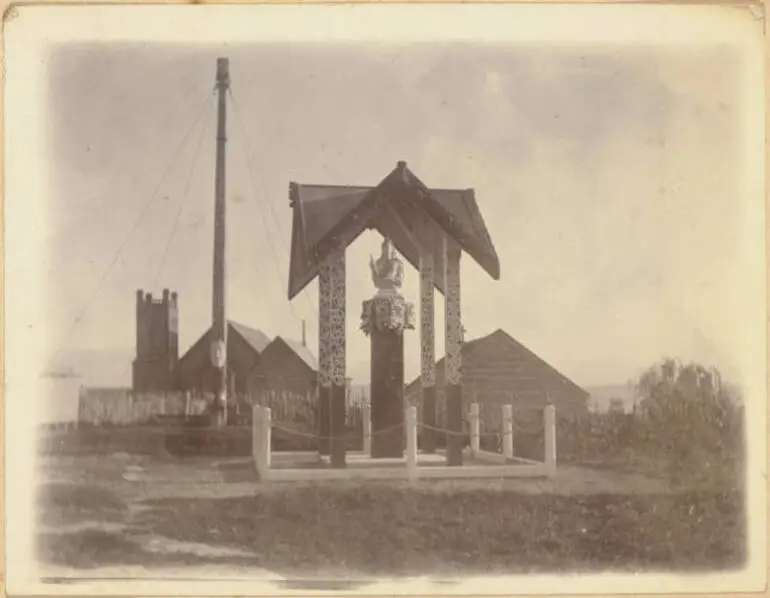 Image: Statue of Queen Victoria at Ohinemutu